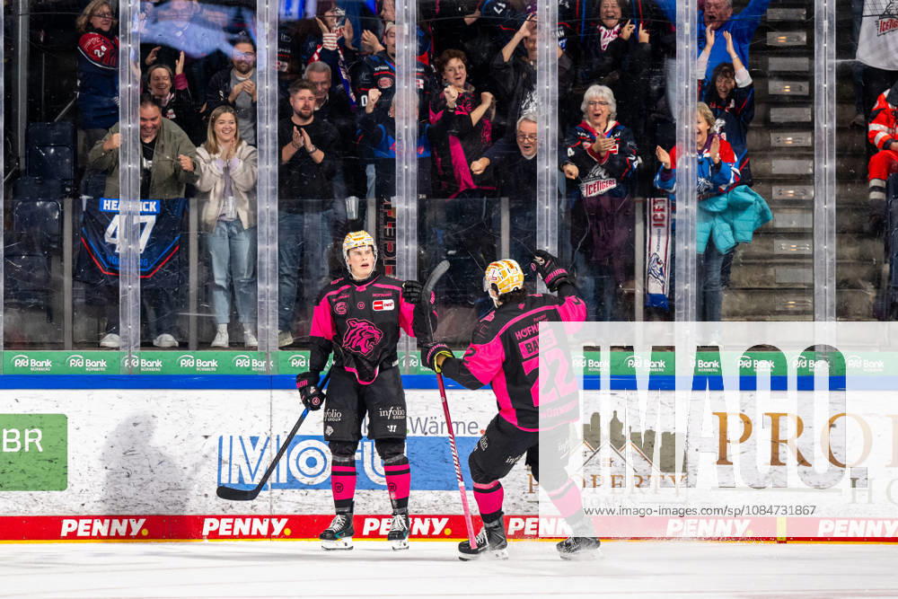 Ice Hockey Season 2026–2027 Penny DEL Nuremberg Ice Tigers Icetigers Red Bull Munich ThHa Goal celebration, joy, cheering Noah Samanski 8, Nuremberg Ice Tigers, NIT Timo Bakos 22, Nuremberg Ice Tigers, NIT