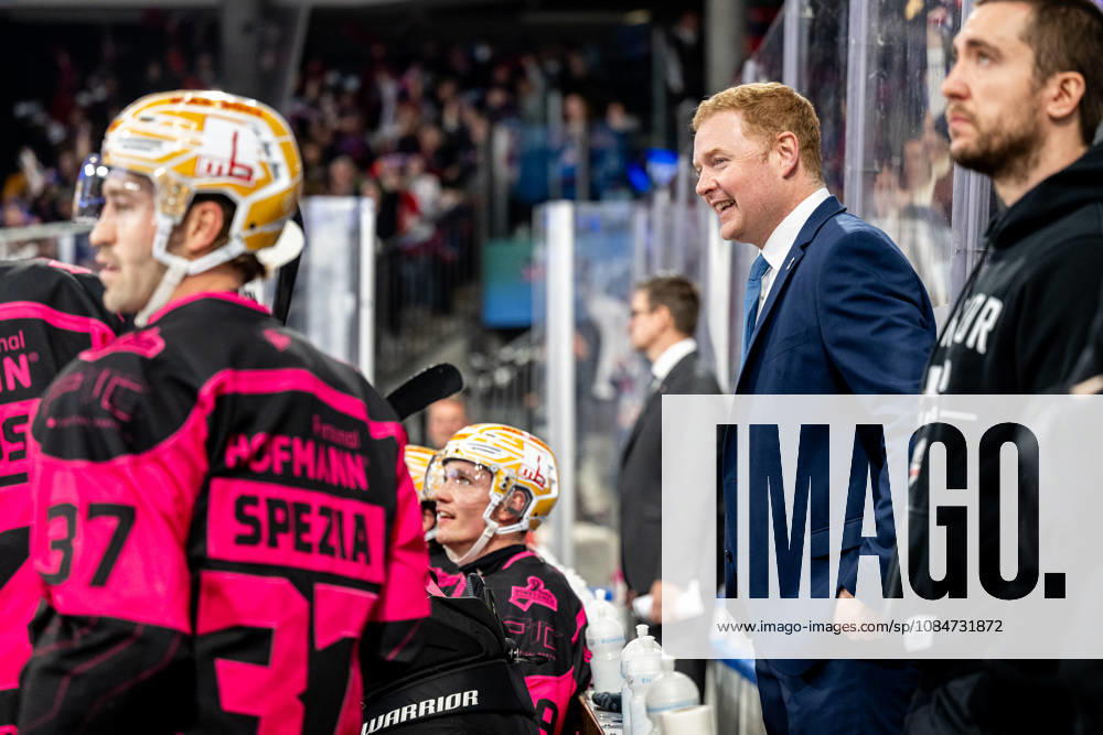 Ice Hockey Season 2026–2027 Penny DEL Nuremberg Ice Tigers Icetigers Red Bull Munich ThHa Mitch O Keefe, Coach, Head Coach, Nuremberg Ice Tigers, NIT, in good spirits