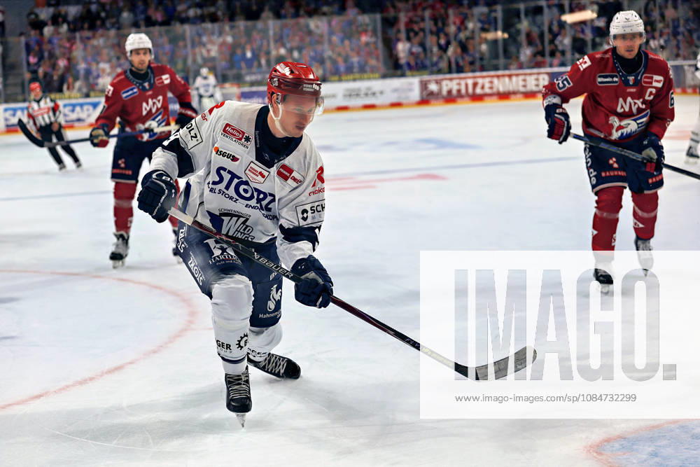 Goal to make it 2–0 by Philip Feist of the Wild Wings Schwenningen, 9 GER Adler Mannheim vs. Wild Wings Schwenningen, DEL, Matchday 10, 2026–2027 Season, October 18, 2026, GER Adler Mannheim vs. Wild Wings Schwenningen, DEL, Matchday 10, 2026–2027 Season, October 18, 2026 Mannheim