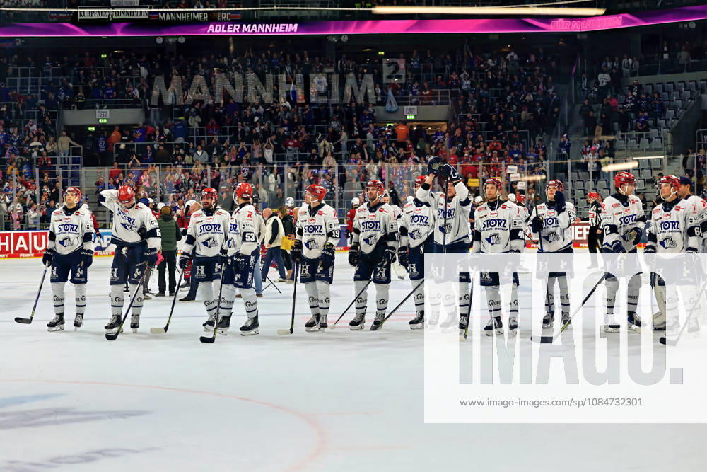 Wild Wings Schwennigen Thank Their Fans GER Adler Mannheim Wild Wings Schwennigen DEL Matchday 10, 2026–2027 Season October 18, 2026 GER Adler Mannheim Wild Wings Schwennigen DEL Matchday 10, 2026–2027, October 18, 2026, Mannheim