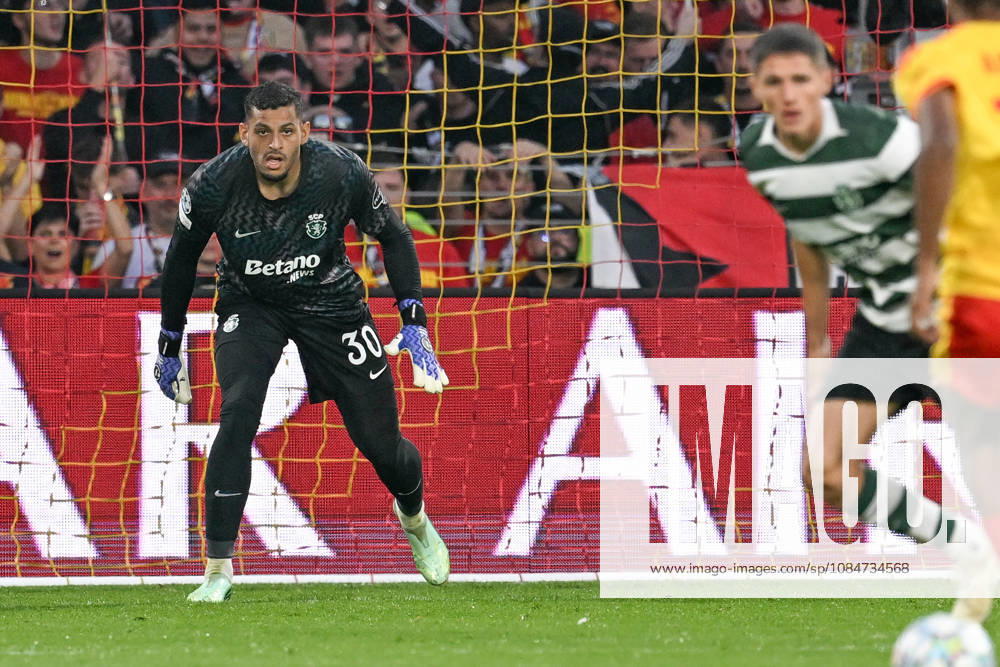 RC Lens vs Sporting CP goalkeeper Kaique Pereira (30) of Sporting CP pictured during the Uefa Champions League matchday 2 game in the League phase in season 2026 - 2027 between Racing Club de Lens and Sporting CP Lisbon on October 13 , 2026 in Lens, France. (Photo by David Catry Sportpix) Lens Stade Bollaert Delelis France