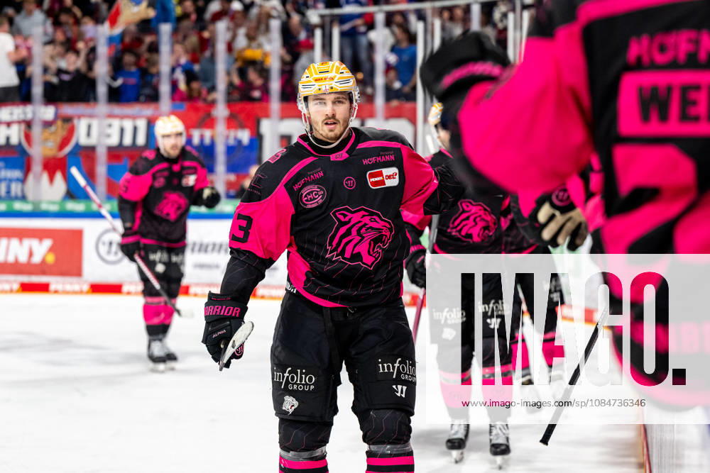 2026–2027 Ice Hockey Season, Penny DEL, Nuremberg Ice Tigers, Icetigers, Red Bull Munich, ThHa Greg Meireles 43, Nuremberg Ice Tigers (NIT), goal celebration, joy, cheering