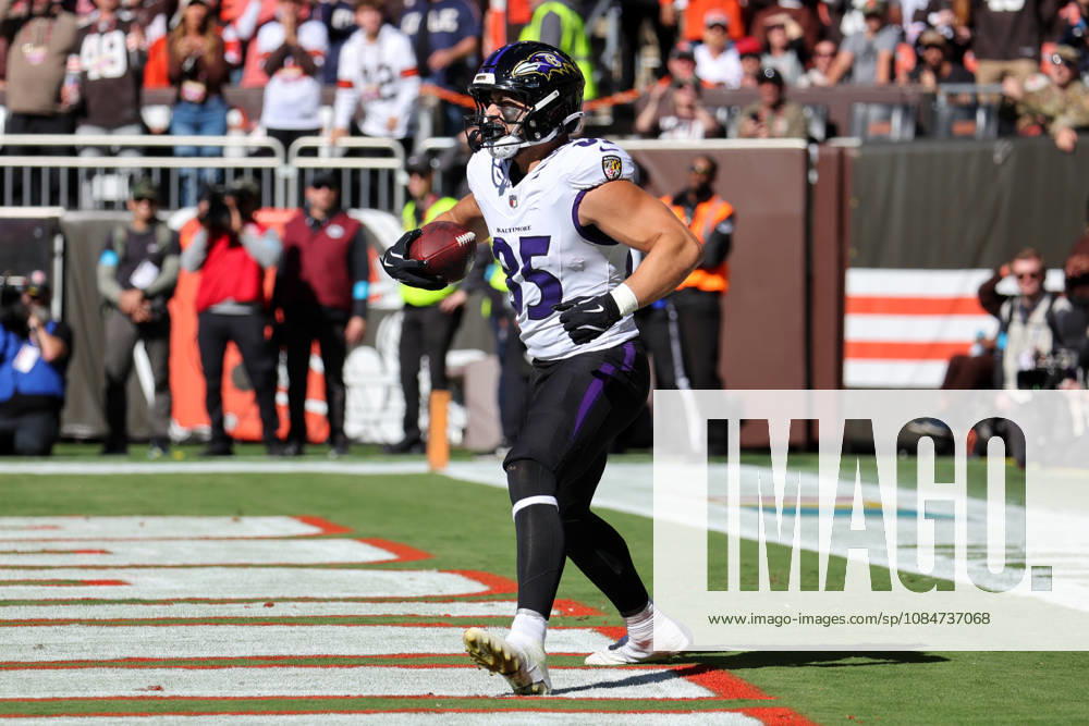 CLEVELAND, OH - OCTOBER 18: Baltimore Ravens tight end Josh Cuevas (85) in the end zone after catching a 2-yard touchdown pass during the first quarter of the National Football League game between the Baltimore Ravens and Cleveland Browns on October 18, 2026, at Huntington Bank Field in Cleveland, OH. (Photo by Frank Jansky Icon Sportswire) NFL, American Football Herren, USA OCT 18 Ravens at Browns Icon261018006