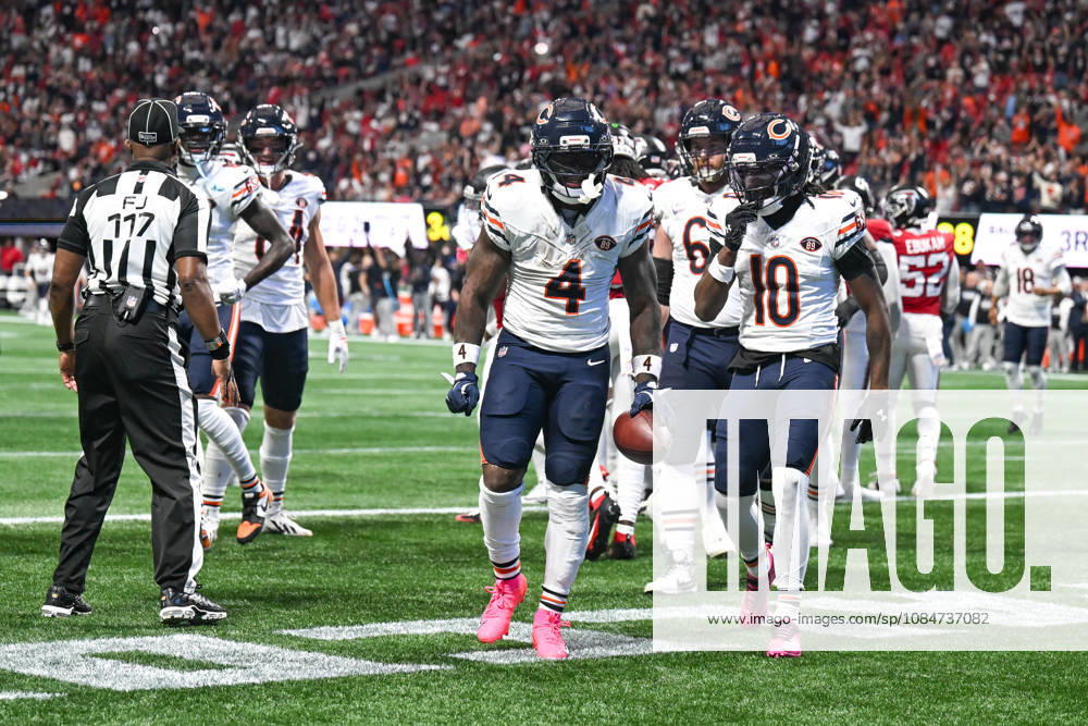 ATLANTA, GA - OCTOBER 18: Chicago running back D Andre Swift (4) reacts after scoring a touchdown during the NFL, American Football Herren, USA game between the Chicago Bears and the Atlanta Falcons on October 18th, 2026 at Mercedes-Benz Stadium in Atlanta, GA. (Photo by Rich von Biberstein Icon Sportswire) NFL: OCT 18 Bears at Falcons Icon261018001