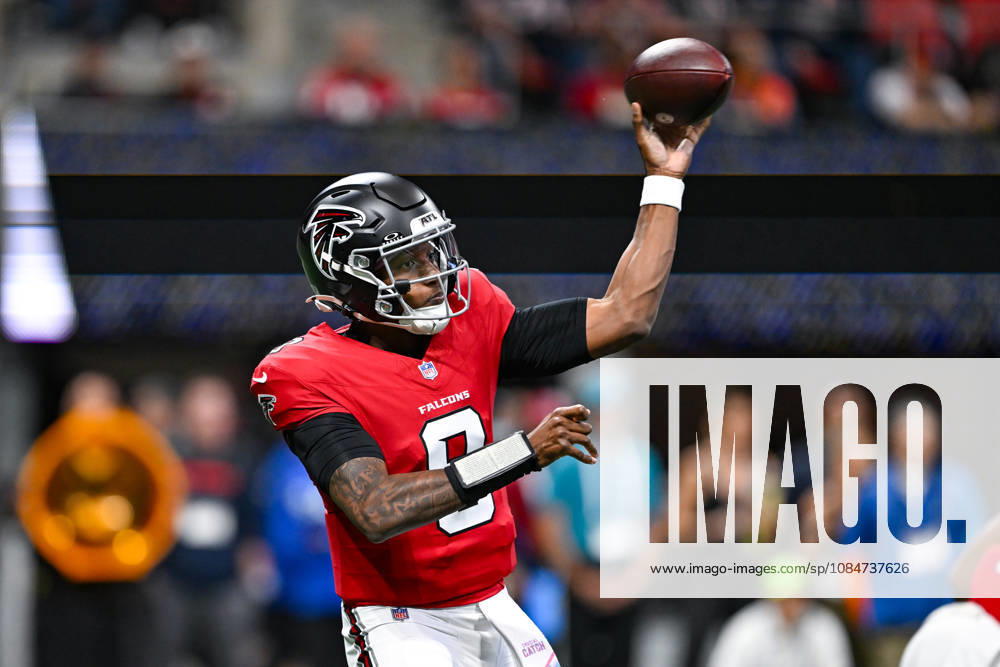 ATLANTA, GA - OCTOBER 18: Atlanta quarterback Michael Penix Jr. (9) passes the ball during the NFL, American Football Herren, USA game between the Chicago Bears and the Atlanta Falcons on October 18th, 2026 at Mercedes-Benz Stadium in Atlanta, GA. (Photo by Rich von Biberstein Icon Sportswire) NFL: OCT 18 Bears at Falcons Icon261018011