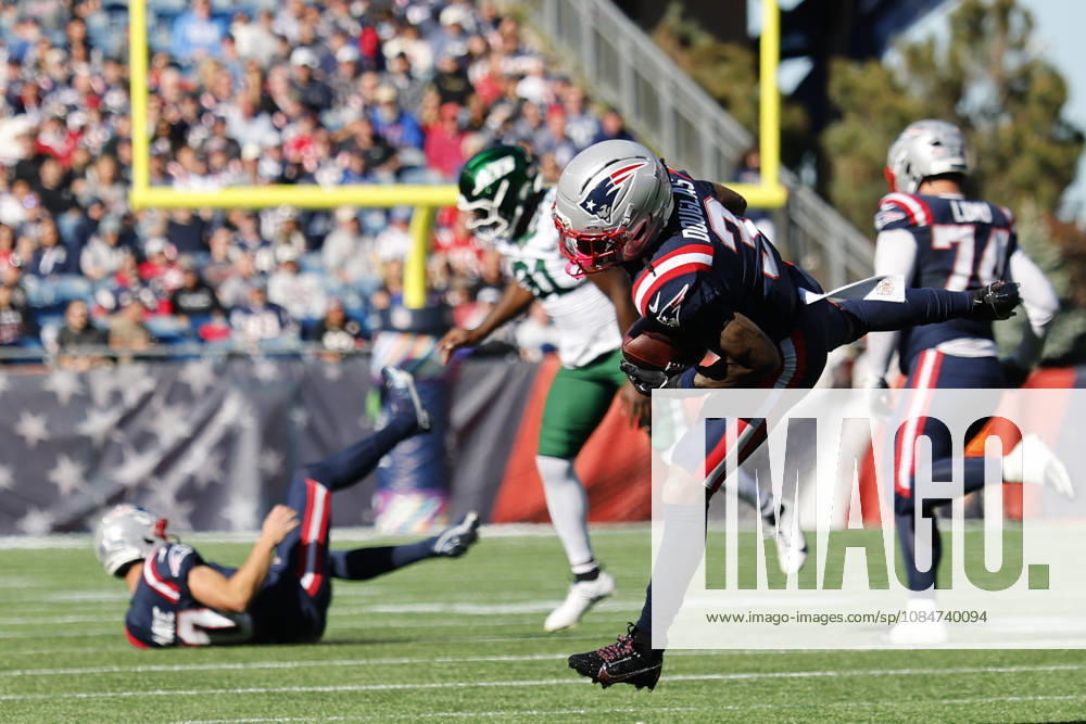 New England Patriots wide receiver DeMario Douglas, right, makes a catch as New England Patriots quarterback Drake Maye, left, is knocked down by New York Jets linebacker David Bailey, center, during the first half at Gillette Stadium in Foxborough, Massachusetts on Sunday, October 18, 2026. BOP20261018008 CJxGUNTHER