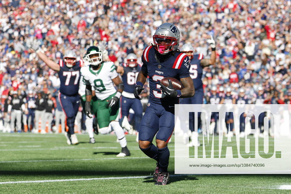 New England Patriots wide receiver DeMario Douglas scores during the first half against the New York Jets at Gillette Stadium in Foxborough, Massachusetts on Sunday, October 18, 2026. BOP20261018009 CJxGUNTHER