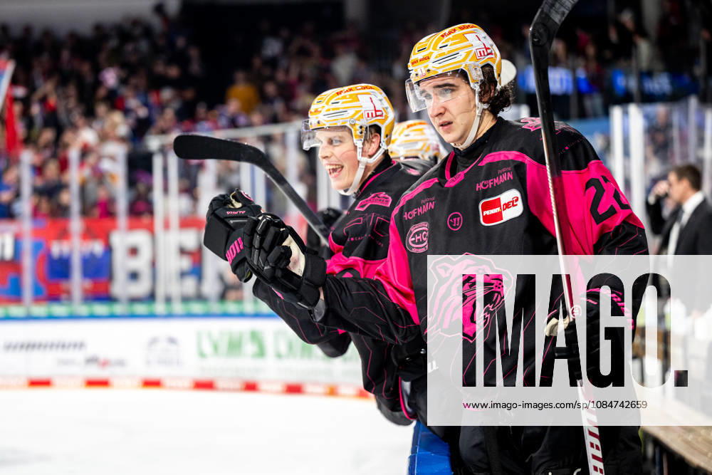 Ice Hockey Season 2026–2027 Penny DEL Nuremberg Ice Tigers Icetigers Red Bull Munich ThHa Goal celebration, joy, cheering Timo Bakos 22, Nuremberg Ice Tigers, NIT Noah Samanski 8, Nuremberg Ice Tigers, NIT