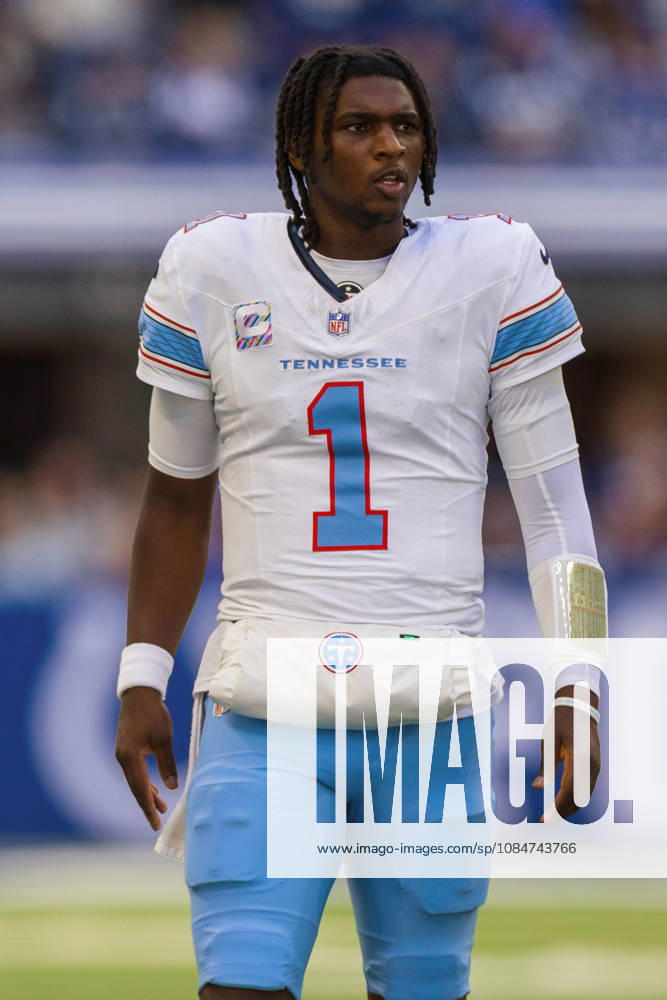 Oct 18, 2026; Indianapolis, IN, USA; Tennessee Titans quarterback Cam Ward (1) during NFL, American Football Herren, USA game action against the Indianapolis Colts at Lucas Oil Stadium. Mandatory Credit: -Cal Media Indianapolis USA - ZUMAc04_ 20261018_zma_c04_011