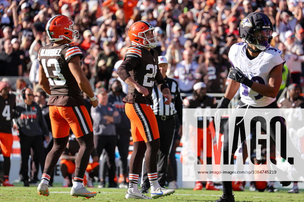 CLEVELAND, OH - OCTOBER 18: Cleveland Browns place kicker Andre Szmyt (25) and Cleveland Browns punter Corey Bojorquez (13) watch as the 37-yard field goal by Szmyt splits the uprights on the final play of the National Football League game between the Baltimore Ravens and Cleveland Browns on October 18, 2026, at Huntington Bank Field in Cleveland, OH. (Photo by Frank Jansky Icon Sportswire) NFL, American Football Herren, USA OCT 18 Ravens at Browns Icon261018012