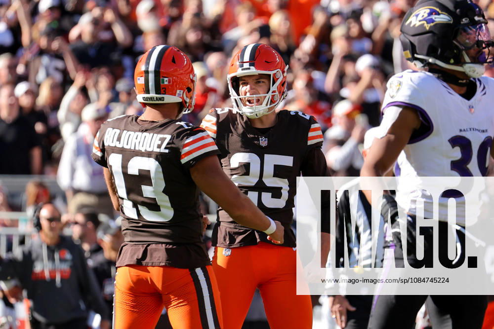 CLEVELAND, OH - OCTOBER 18: Cleveland Browns place kicker Andre Szmyt (25) celebrates with Cleveland Browns punter Corey Bojorquez (13) after kicking a 37-yard field goal on the final play of the National Football League game between the Baltimore Ravens and Cleveland Browns on October 18, 2026, at Huntington Bank Field in Cleveland, OH. (Photo by Frank Jansky Icon Sportswire) NFL, American Football Herren, USA OCT 18 Ravens at Browns Icon261018013