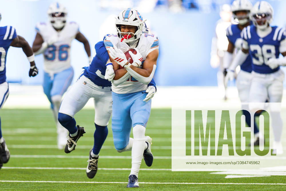 NFL, American Football Herren, USA 2026: Titans Vs Colts OCT 18 Oct 18, 2026; Indianapolis, IN, USA; Tennessee Titans wide receiver Chimere Dike (17) returns kickoff for yardage during NFL game action against the Indianapolis Colts at Lucas Oil Stadium. Mandatory Credit: John Mersits-Cal Media (Credit Image: Â John Mersits Cal Sport Media) Indianapolis In USA