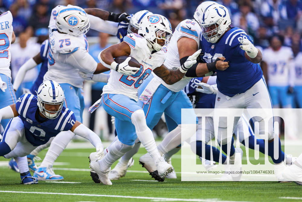 Oct 18, 2026; Indianapolis, IN, USA; Tennessee Titans running back Tony Pollard (20) runs with the ball during NFL, American Football Herren, USA game action against the Indianapolis Colts at Lucas Oil Stadium. Mandatory Credit: -Cal Media NFL 2026: Titans Vs Colts OCT 18 - ZUMAc04_ 20261018_zma_c04_022