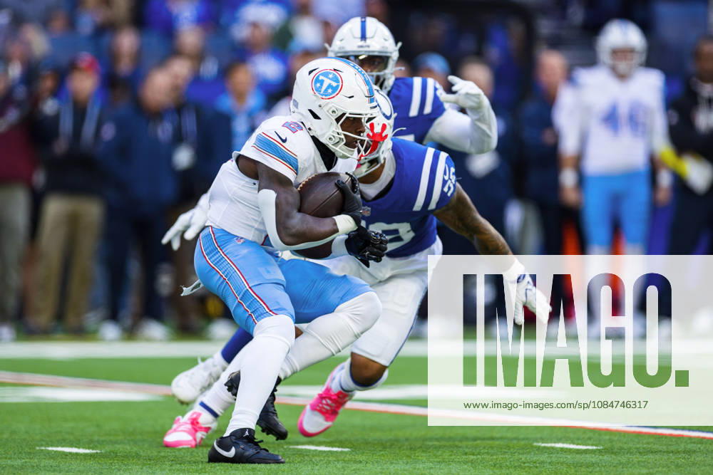 Oct 18, 2026; Indianapolis, IN, USA; Tennessee Titans running back Tyjae Spears (2) runs with the ball during NFL, American Football Herren, USA game action against the Indianapolis Colts at Lucas Oil Stadium. Mandatory Credit: -Cal Media NFL 2026: Titans Vs Colts OCT 18 - ZUMAc04_ 20261018_zma_c04_028