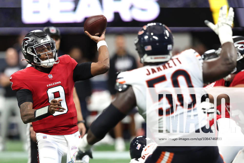 ATLANTA, GA - OCTOBER 18: Former Falcon Grady Jarrett (50) of the Chicago Bears pressures Michael Penix, Jr. (9) of the Atlanta Falcons during the Sunday afternoon NFL, American Football Herren, USA game between the Atlanta Falcons and the Chicago Bears on October 18, 2026 at the Mercedes-Benz Stadium in Atlanta, GA. (Photo by David J. Griffin Icon Sportswire) NFL: OCT 18 Bears at Falcons Icon9532610180730