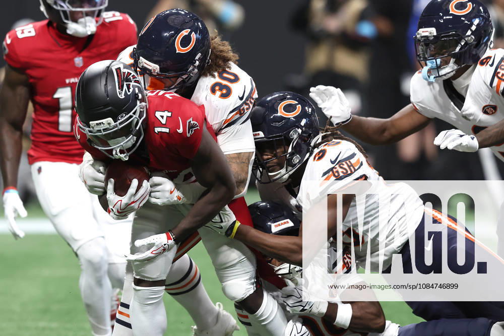 ATLANTA, GA - OCTOBER 18: Zavier Scott (30) of the Chicago Bears tackles Olamide Zaccheaus (14) of the Atlanta Falcons during the Sunday afternoon NFL, American Football Herren, USA game between the Atlanta Falcons and the Chicago Bears on October 18, 2026 at the Mercedes-Benz Stadium in Atlanta, GA. (Photo by David J. Griffin Icon Sportswire) NFL: OCT 18 Bears at Falcons Icon9532610180841