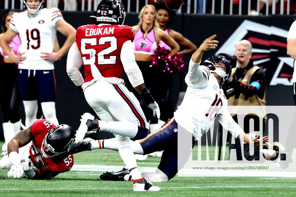 ATLANTA, GA - OCTOBER 18: Za darius Smith (55) of the Atlanta Falcons hits Caleb Williams (18) of the Chicago Bears as he releases a pass during the Sunday afternoon NFL, American Football Herren, USA game between the Atlanta Falcons and the Chicago Bears on October 18, 2026 at the Mercedes-Benz Stadium in Atlanta, GA. (Photo by David J. Griffin Icon Sportswire) NFL: OCT 18 Bears at Falcons Icon9532610180988