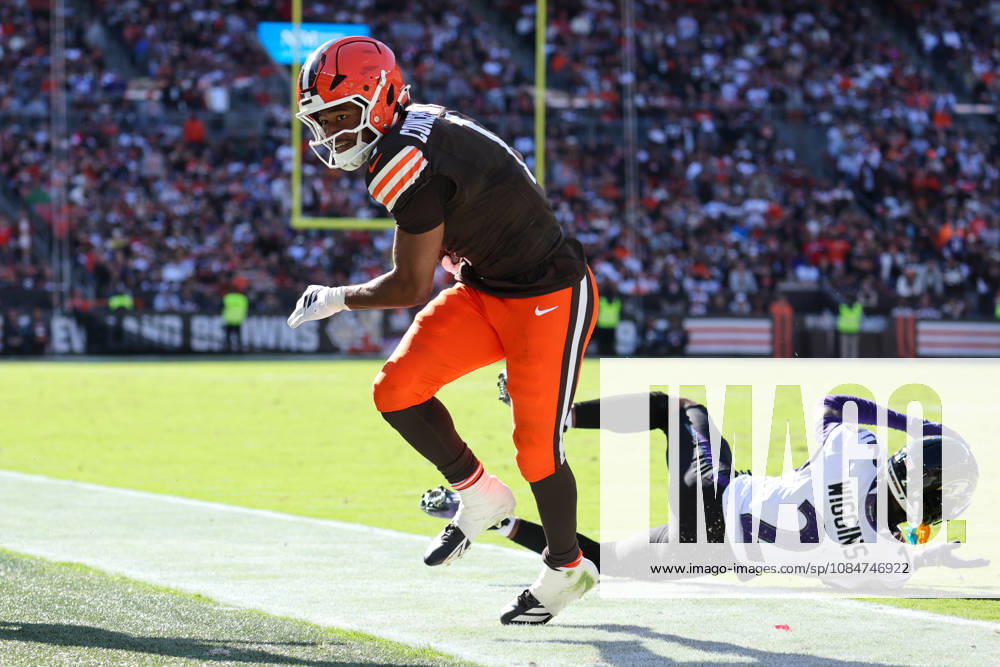 CLEVELAND, OH - OCTOBER 18: Cleveland Browns wide receiver KC Concepcion (1) is forced out of bounds by Baltimore Ravens cornerback Nate Wiggins (2) after making a catch during the fourth quarter of the National Football League game between the Baltimore Ravens and Cleveland Browns on October 18, 2026, at Huntington Bank Field in Cleveland, OH. (Photo by Frank Jansky Icon Sportswire) NFL, American Football Herren, USA OCT 18 Ravens at Browns Icon261018023