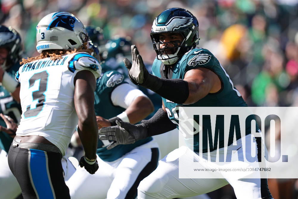 PHILADELPHIA, PA - OCTOBER 18: Philadelphia Eagles offensive lineman Jordan Mailata (68) blocks in the first half during the game between the Carolina Panthers and Philadelphia Eagles on October 18, 2026 at Lincoln Financial Field in Philadelphia, PA. (Photo by Kyle Ross Icon Sportswire) NFL, American Football Herren, USA OCT 18 Panthers at Eagles Icon26101822