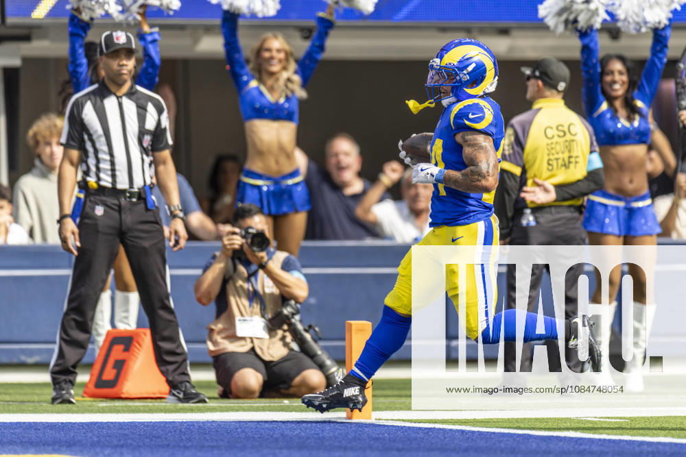 INGLEWOOD, CA - OCTOBER 18: Los Angeles Rams running back Blake Corum (24) rushes for a touchdown in the first half of an NFL, American Football Herren, USA football game between the Arizona Cardinals and Los Angeles Rams at SoFi Stadium, Sunday, October 18, 2026, in Inglewood, California. (Photo by Tony Ding Icon Sportswire) NFL: OCT 18 Cardinals at Rams Icon46520261018006