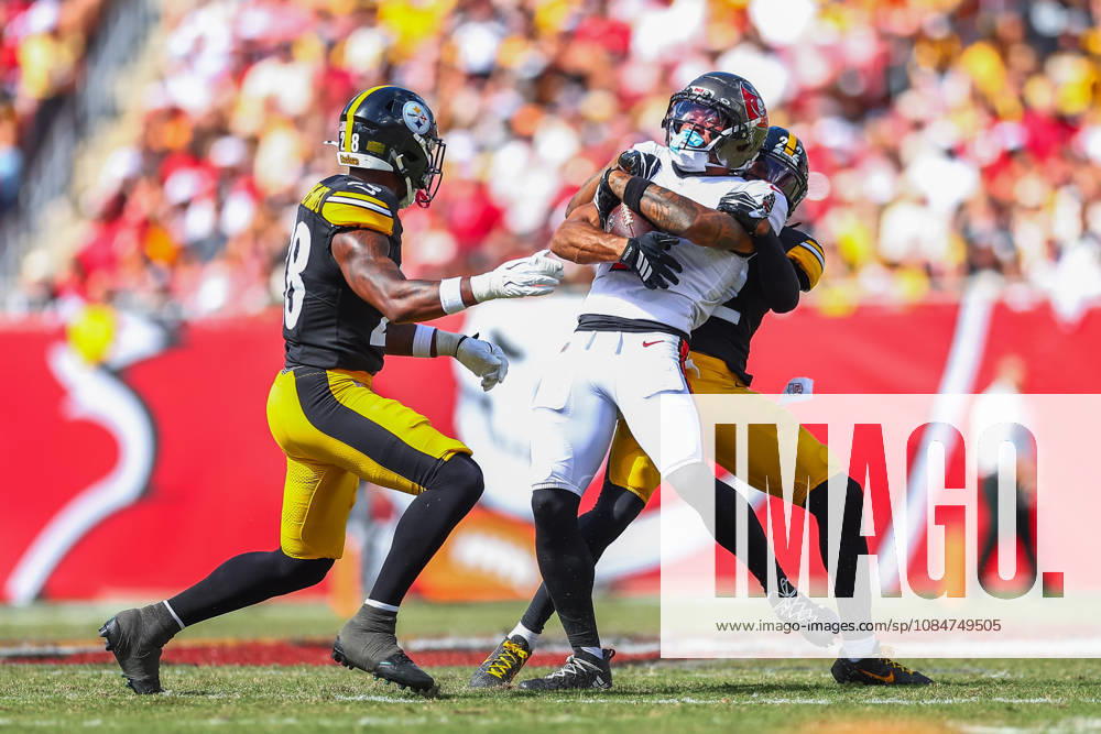 Tampa Bay Buccaneers wide receiver EMEKA EGBUKA (2) is tackled by Pittsburgh Steelers cornerback ASANTE SAMUEL JR. (22) during an NFL, American Football Herren, USA football game between the Pittsburgh Steelers and the Tampa Bay Buccaneers on Sunday, October 18, 2026, at Raymond James Stadium in Tampa, Florida. NFL 2026: Pittsburgh Steelers 26:19 Tampa Bay Buccaneers - ZUMAs335 20261018_znp_s335_023