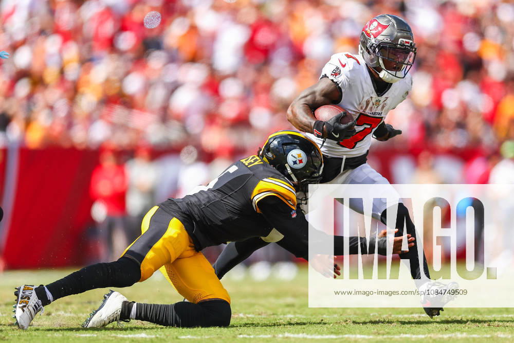 Tampa Bay Buccaneers running back BUCKY IRVING (7) is tackled by Pittsburgh Steelers cornerback JALEN RAMSEY (5) during an NFL, American Football Herren, USA football game between the Pittsburgh Steelers and the Tampa Bay Buccaneers on Sunday, October 18, 2026, at Raymond James Stadium in Tampa, Florida. NFL 2026: Pittsburgh Steelers 26:19 Tampa Bay Buccaneers - ZUMAs335 20261018_znp_s335_025