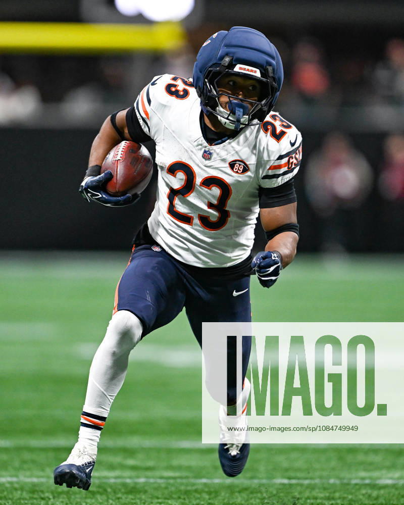 ATLANTA, GA - OCTOBER 18: Chicago running back Roschon Johnson (23) runs the ball during the NFL, American Football Herren, USA game between the Chicago Bears and the Atlanta Falcons on October 18th, 2026 at Mercedes-Benz Stadium in Atlanta, GA. (Photo by Rich von Biberstein Icon Sportswire) NFL: OCT 18 Bears at Falcons Icon261018033