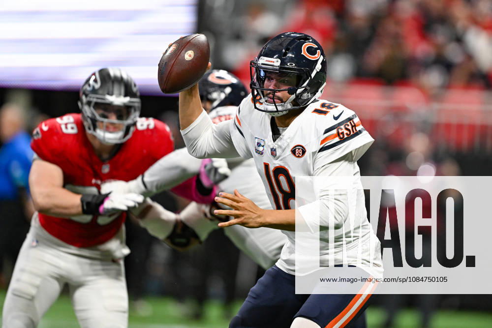 ATLANTA, GA - OCTOBER 18: Chicago quarterback Caleb Williams (18) scrambles in the pocket during the NFL, American Football Herren, USA game between the Chicago Bears and the Atlanta Falcons on October 18th, 2026 at Mercedes-Benz Stadium in Atlanta, GA. (Photo by Rich von Biberstein Icon Sportswire) NFL: OCT 18 Bears at Falcons Icon261018039