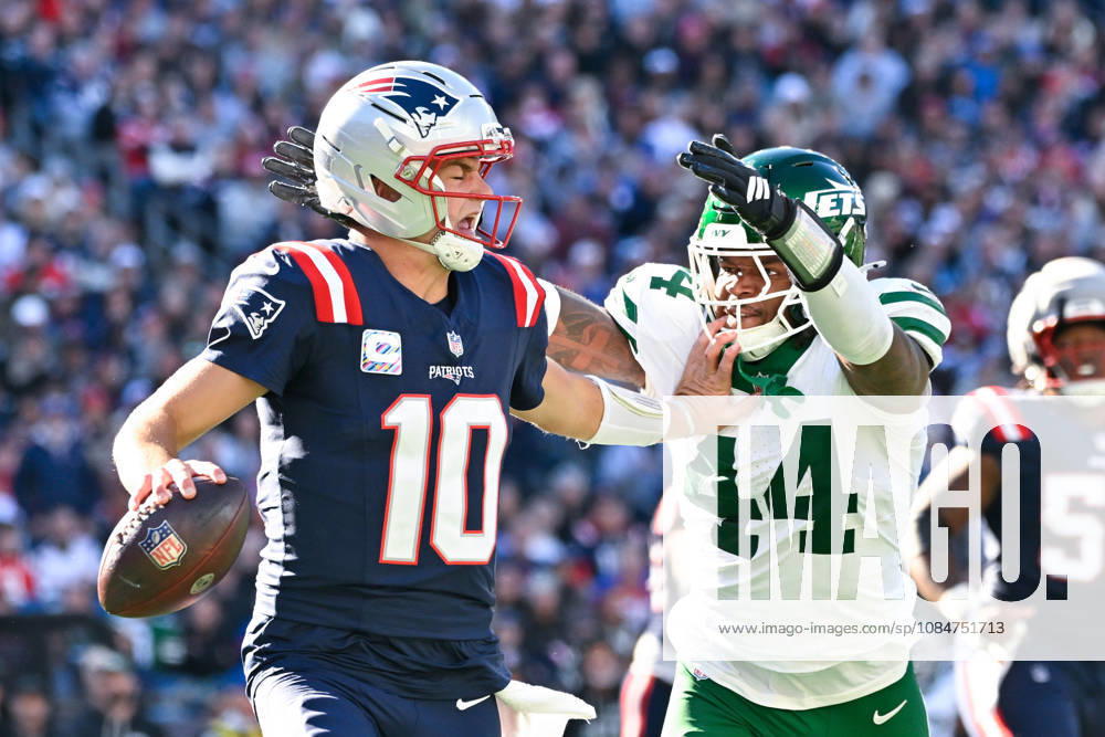 Oct 18, 2026; Foxborough, MA, USA; New York Jets linebacker Jamien Sherwood (44) pressures New England Patriots quarterback Drake Maye (10) during the second half at Gillette Stadium. Mandatory Credit: -Cal Media NFL, American Football Herren, USA 2026: Jets Vs Patriots OCT 18 - ZUMAc04_ 20261018_zma_c04_068