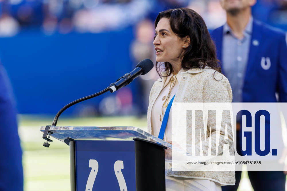 Indianapolis, Indiana, U.S: Indianapolis Colts Owner Carlie Irsay-Gordon speaks a the Colts Ring of Honor ceremony at halftime of the game between the Tennessee Titans and the Indianapolis Colts at Lucas Oil Stadium, Indianapolis, Indiana. Indianapolis U.S - ZUMAs304 20261018_zaf_s304_033