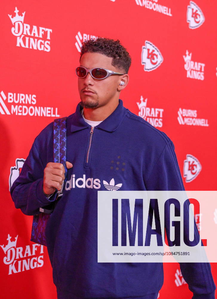 Oct 18, 2026: Kansas City Chiefs quarterback Patrick Mahomes (15) arrives to the stadium in Kansas City, MO, USA; at Arrowhead Stadium. Mandatory Credit: -Cal Media NFL, American Football Herren, USA 2026: Chargers Vs Chiefs OCT 18 - ZUMAc04_ 20261018_zma_c04_072
