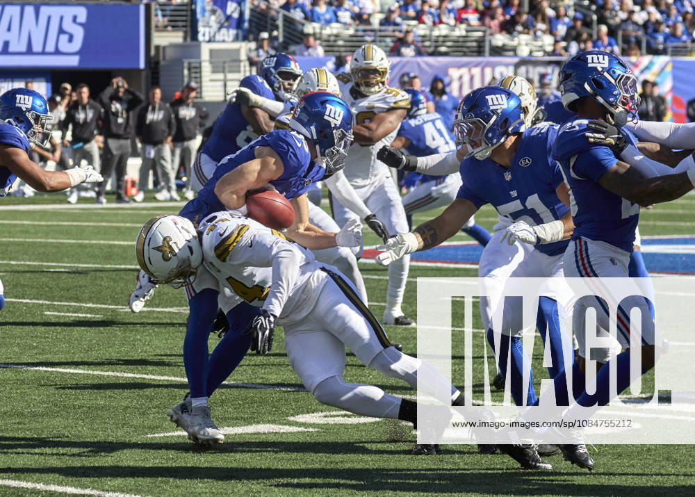 NFL, American Football Herren, USA 2026: Saints Vs Giants SEP 13 New York Giants kick returner Charlie Jones (89) is hit by New Orleans Saints linebacker Isaiah Stalbird (44) and fumbles during a NFL game at MetLife Stadium in East Rutherford, New Jersey. Duncan Williams CSM (Credit Image: Duncan Williams Cal Media) East Rutherford New Jersey United States
