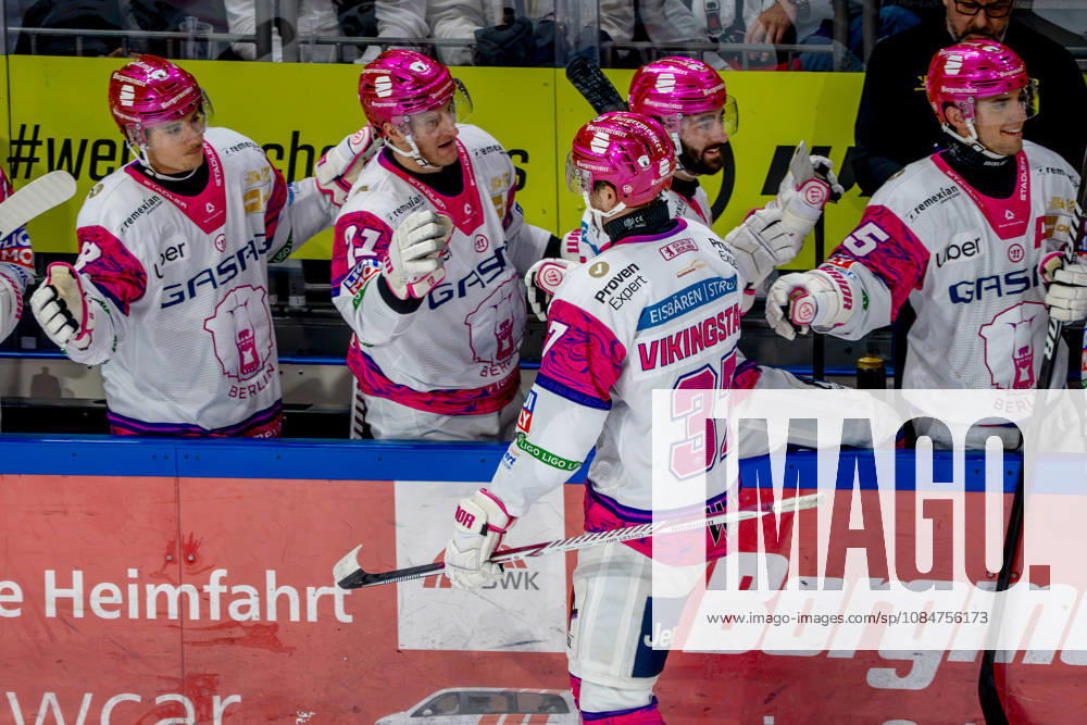 Ice Hockey, DEL, Krefeld Pinguine vs. Eisbären Berlin, 2026–27 Season, YAYLA Arena, Krefeld—Celebration after a goal by Markus Vikingstad, Eisbären Berlin 37, North Rhine-Westphalia, Germany