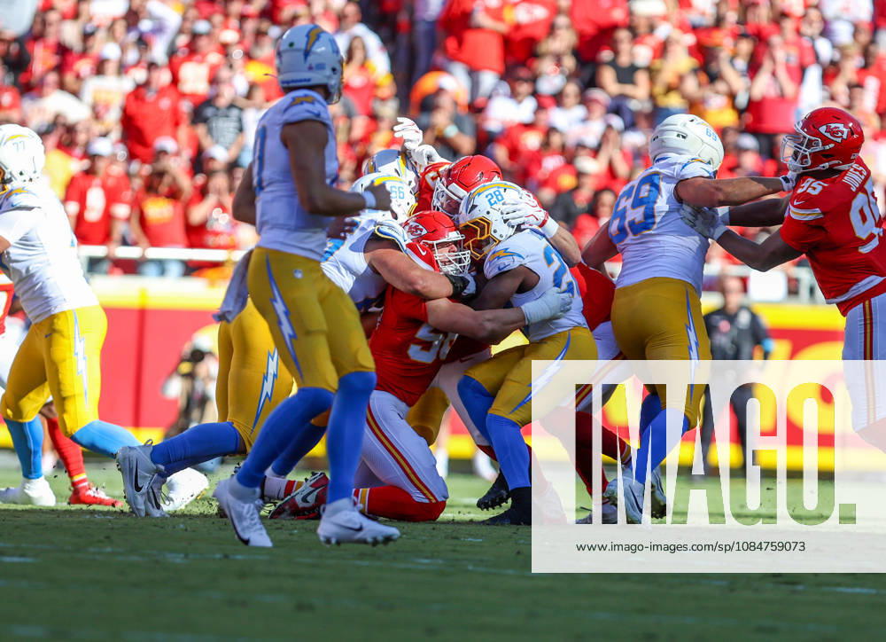 Oct 18, 2026: Los Angeles Chargers running back Kimani Vidal (28) runs through the defense and was tackled by Kansas City Chiefs defensive end George Karlaftis (56) and Kansas City Chiefs defensive lineman Peter Woods (99) in Kansas City, MO, USA; at Arrowhead Stadium. Mandatory Credit: -Cal Media NFL, American Football Herren, USA 2026: Chargers Vs Chiefs OCT 18 - ZUMAc04_ 20261018_zma_c04_203