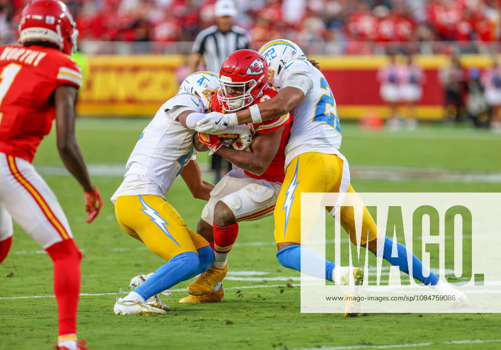 Oct 18, 2026: Kansas City Chiefs running back Kenneth Walker (9) gets tackled by Los Angeles Chargers safety Genesis Smith (22) in Kansas City, MO, USA; at Arrowhead Stadium. Mandatory Credit: -Cal Media NFL, American Football Herren, USA 2026: Chargers Vs Chiefs OCT 18 - ZUMAc04_ 20261018_zma_c04_210
