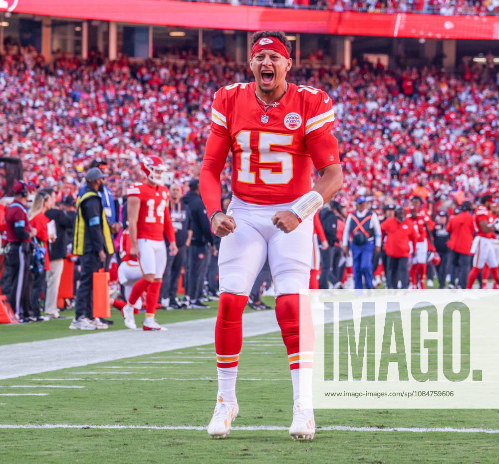 NFL, American Football Herren, USA 2026: Chargers Vs Chiefs OCT 18 Oct 18, 2026: Kansas City Chiefs quarterback Patrick Mahomes (15) reacts before the game against the Los Angeles Chargers in Kansas City, MO, USA; at Arrowhead Stadium. Mandatory Credit: Roman Puno-Cal Media (Credit Image: Â Roman Puno Cal Sport Media) Kansas City Mo USA
