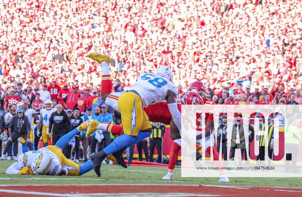 NFL, American Football Herren, USA 2026: Chargers Vs Chiefs OCT 18 Oct 18, 2026: Kansas City Chiefs running back Kenneth Walker (9) scores a touchdown against the Los Angeles Chargers in Kansas City, MO, USA; at Arrowhead Stadium. Mandatory Credit: Roman Puno-Cal Media (Credit Image: Â Roman Puno Cal Sport Media) Kansas City Mo USA