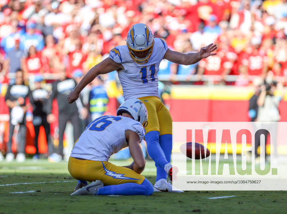 NFL, American Football Herren, USA 2026: Chargers Vs Chiefs OCT 18 Oct 18, 2026: Los Angeles Chargers kicker Cameron Dicker (11) kicks the field goal against the Kansas City Chiefs in Kansas City, MO, USA; at Arrowhead Stadium. Mandatory Credit: Roman Puno-Cal Media (Credit Image: Â Roman Puno Cal Sport Media) Kansas City Mo USA