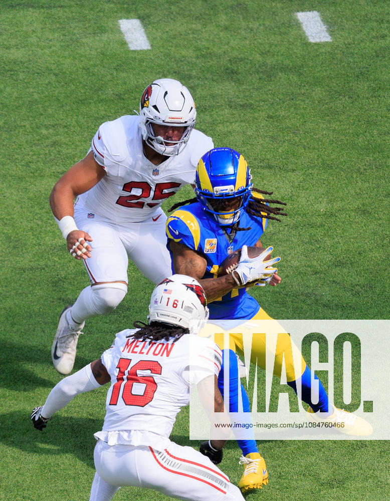 17 Davante Adams, WR of the Los Angeles Rams is defended by 25 Zaven Collins, LB and 16 Max Melton, CB of the Arizona Cardinals during a regular NFL, American Football Herren, USA game on Sunday October 18, 2026 at SoFi Stadium in Inglewood, California. Rams lose to Cardinals, 16-18. JAVIER ROJAS PI Rams Vs. Cardinals - ZUMAp124 20261018_zaa_p124_066