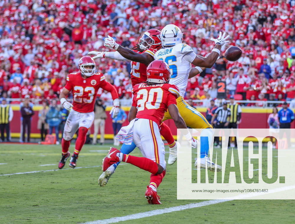 Oct 18, 2026: Los Angeles Chargers tight end Oronde Gadsden II (86) could not catch the ball against the Kansas City Chiefs in Kansas City, MO, USA; at Arrowhead Stadium. Mandatory Credit: -Cal Media NFL, American Football Herren, USA 2026: Chargers Vs Chiefs OCT 18 - ZUMAc04_ 20261018_zma_c04_371