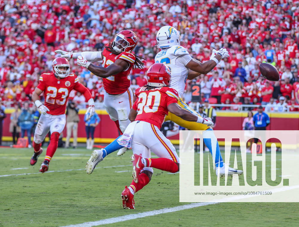 Oct 18, 2026: Los Angeles Chargers tight end Oronde Gadsden II (86) could not catch the ball against the Kansas City Chiefs in Kansas City, MO, USA; at Arrowhead Stadium. Mandatory Credit: -Cal Media NFL, American Football Herren, USA 2026: Chargers Vs Chiefs OCT 18 - ZUMAc04_ 20261018_zma_c04_390