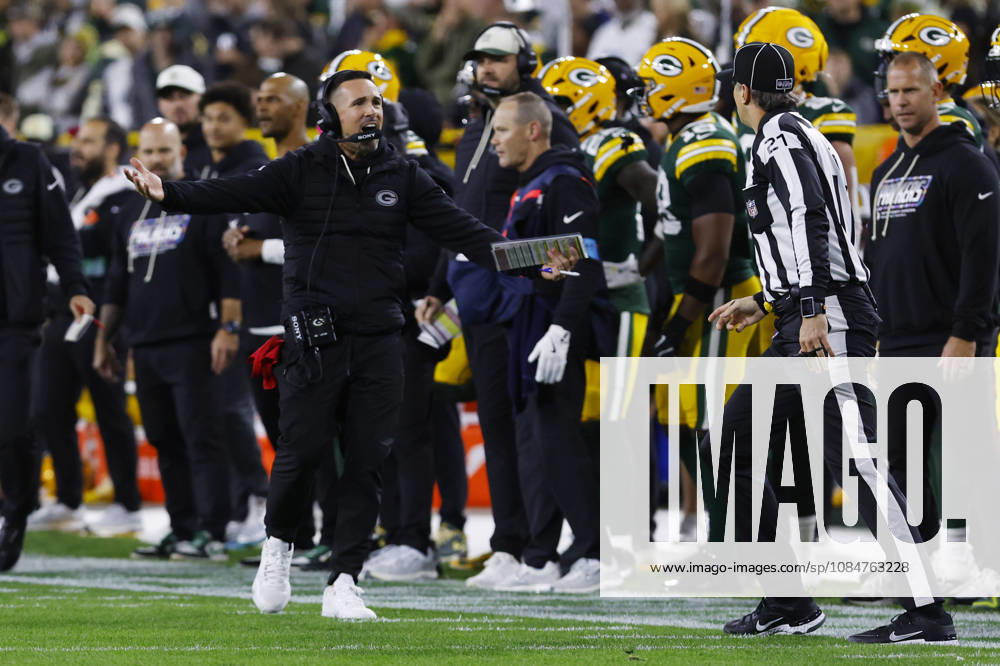 GREEN BAY, WI - OCTOBER 18: Green Bay Packers head coach Matt LaFleur reacts to a call during a game between the Green Bay Packers and the Dallas Cowboys on October 18, 2026 at Lambeau Field in Green Bay, WI. (Photo by Larry Radloff Icon Sportswire) NFL, American Football Herren, USA OCT 18 Cowboys at Packers Icon2610181449