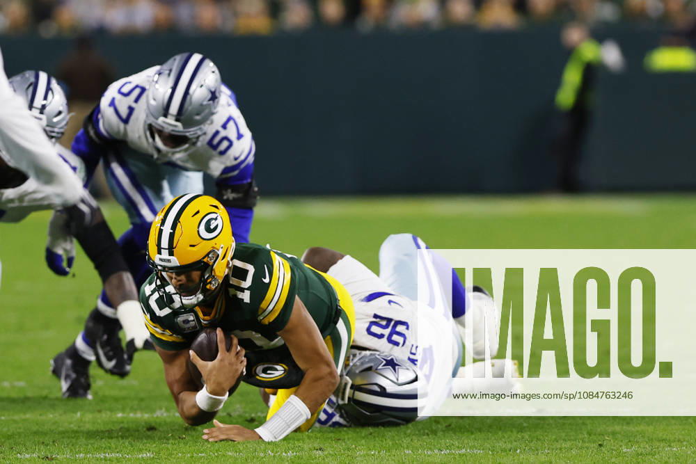 GREEN BAY, WI - OCTOBER 18: Dallas Cowboys defensive tackle Quinnen Williams (92) sacks Green Bay Packers quarterback Jordan Love (10) during a game between the Green Bay Packers and the Dallas Cowboys on October 18, 2026 at Lambeau Field in Green Bay, WI. (Photo by Larry Radloff Icon Sportswire) NFL, American Football Herren, USA OCT 18 Cowboys at Packers Icon2610181737