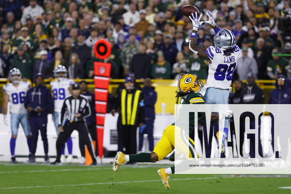 GREEN BAY, WI - OCTOBER 18: Dallas Cowboys wide receiver Ceedee Lamb (88) catches a ball with Green Bay Packers safety Javon Bullard (7) hanging on him during a game between the Green Bay Packers and the Dallas Cowboys on October 18, 2026 at Lambeau Field in Green Bay, WI. (Photo by Larry Radloff Icon Sportswire) NFL, American Football Herren, USA OCT 18 Cowboys at Packers Icon2610182201