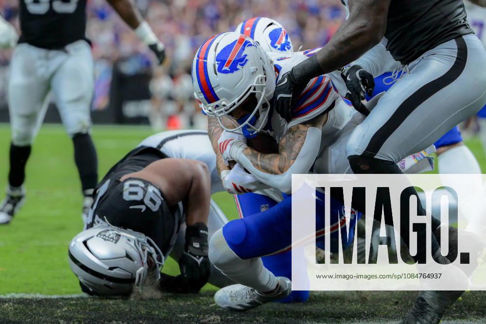 SHAKIR 10 of The Buffalo Bills manage to get the ball and score a touch down during week 6 NFL, American Football Herren, USA game at the Allegiant stadium in Las Vegas. The Buffalo Bills Defeated The Las Vegas Raiders 33-30 - ZUMAo117 20261018_zsp_o117_029