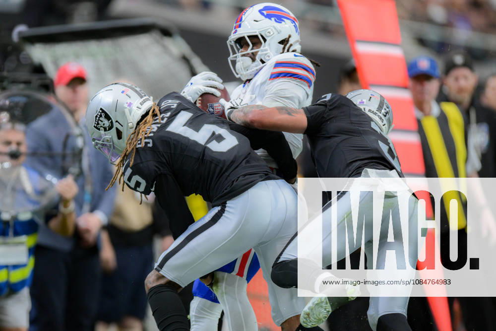 Las Vegas Raiders and Buffalo Bills Collide in a physical battle at the line during week 6 NFL, American Football Herren, USA game at the Allegiant stadium in Las Vegas. The Buffalo Bills Defeated The Las Vegas Raiders 33-30 - ZUMAo117 20261018_zsp_o117_041