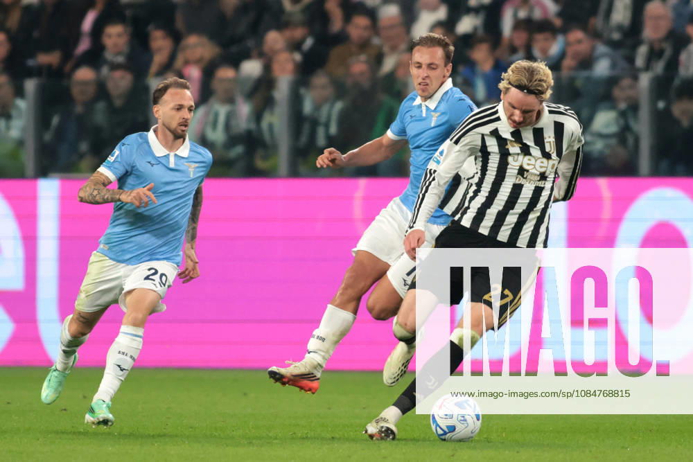 2026-10-18 Juventus FC v SS Lazio - Serie A 2026 27 TURIN, ITALY - OCTOBER 18: Nick Woltemade of Juventus, Davide Frattesi of SS Lazio during the Serie A 2026 27 match between Juventus FC and SS Lazio at Allianz Stadium on October 18, 2026 in Turin, Italy. (Photo by Nderim Kaceli BSR Agency) Turin Italy Content not available for redistribution in The Netherlands directly or indirectly through any third parties.