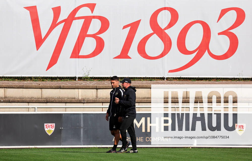 Stuttgart, Soccer, UEFA Champions League, 2026–2027 season, VfB Stuttgart practice, from left: Assistant Coach Malik Fathi, VfB Coach Sebastian Hoeneß