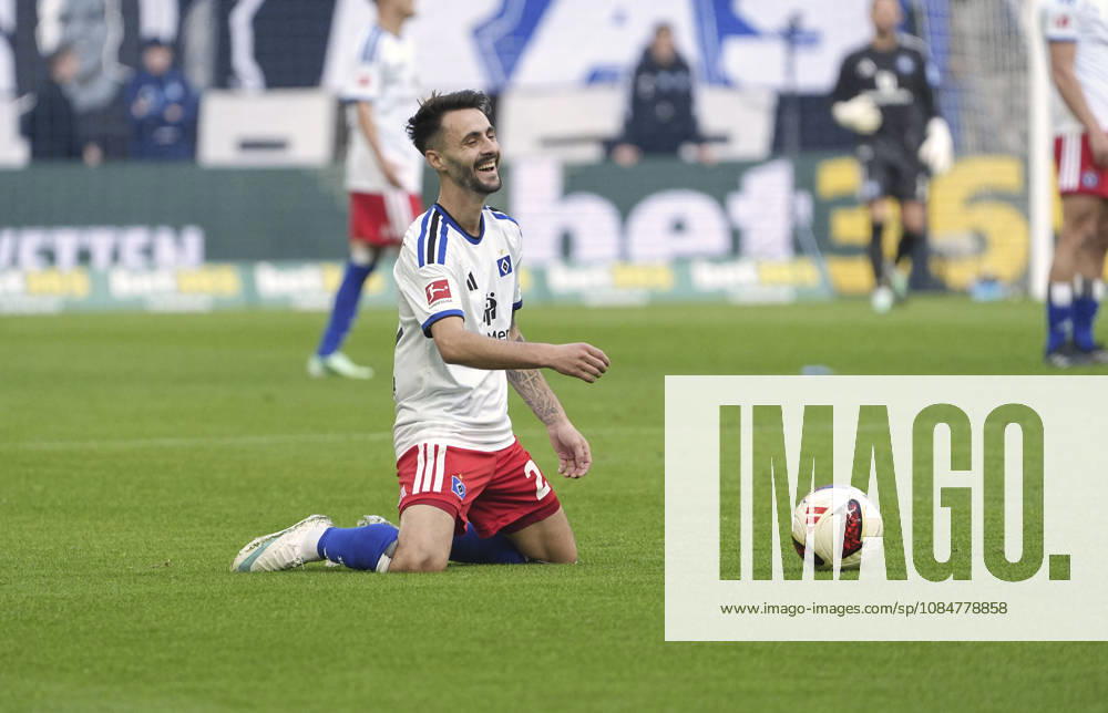 Photo: Fabio Daniel VIEIRA of HSV reacts after referee Robert Hartmann calls offside. Bundesliga, Matchday 6, Sat, Oct 17, 2026: Hamburger SV vs. VfB Stuttgart