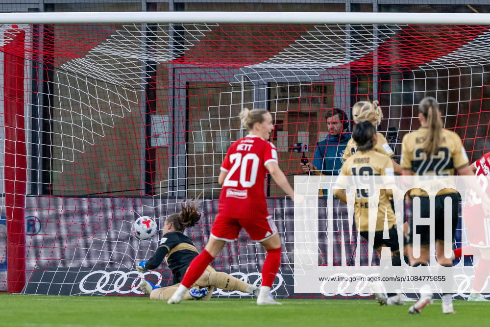 Laura Giuliani, goalkeeper, VfB Stuttgart, 01 concedes the 1–0 goal by Linda Dallmann, FC Bayern Munich Women, 10 GER, FC Bayern Munich Women vs. VfB Stuttgart, Soccer, Google Pixel Women’s Bundesliga, Matchday 7, 2026–2027 Season, October 19, 2026. DFL and DFB regulations prohibit any use of photographs as image sequences and or quasi-video. Photo: HMB Media, Heike Feiner
